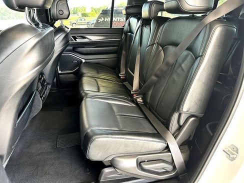 Used 2024 Jeep Wagoneer L Series II w/ Flexible Seating Group RWD image 17