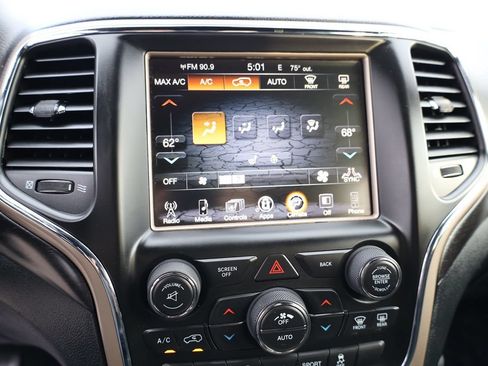 Used 2017 Jeep Grand Cherokee Laredo w/ Quick Order Package 23E AWD/4WD image 25