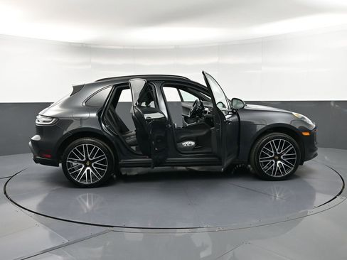 Certified 2026 Porsche Macan AWD/4WD image 34