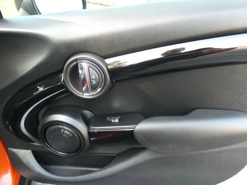 Used 2019 MINI Cooper S w/ Premium Package image 34