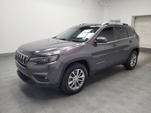 Used 2019 Jeep Cherokee Latitude Plus image 2