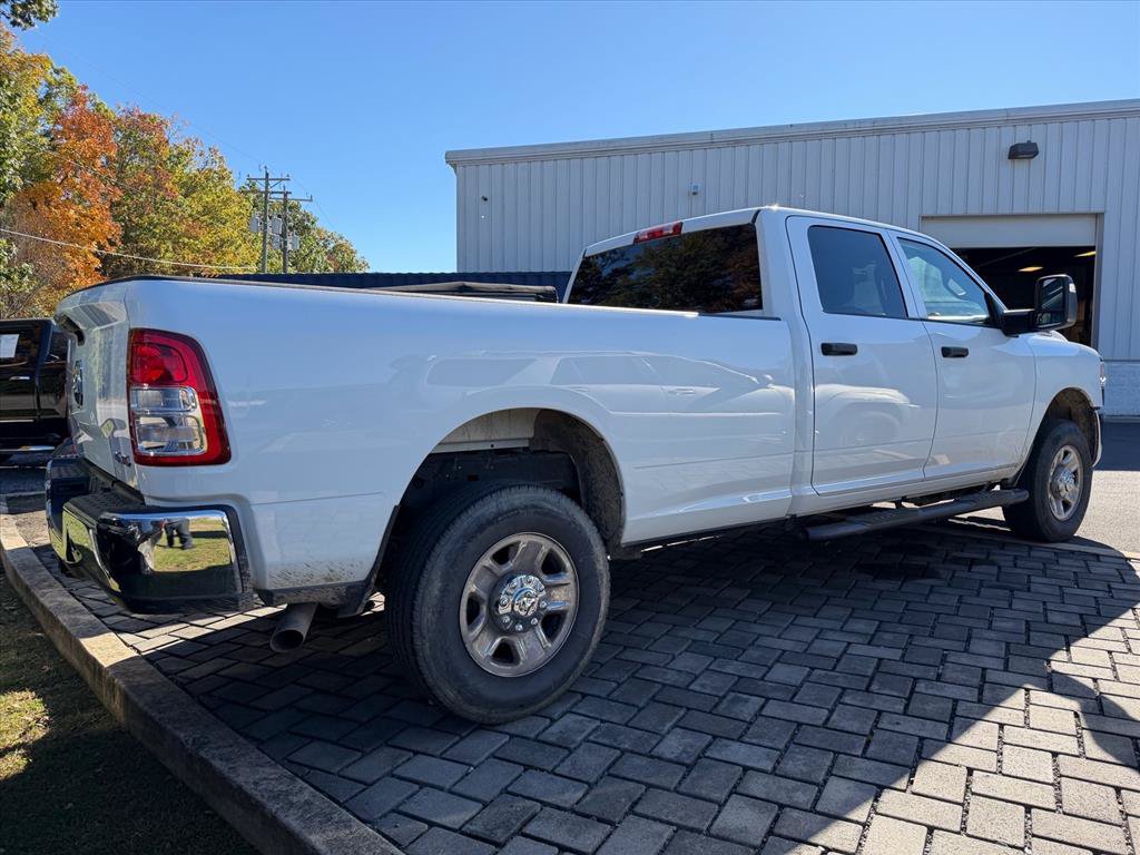 Used 2024 RAM 2500 Tradesman w/ Chrome Appearance Group AWD/4WD image 4