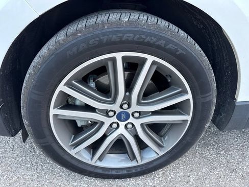 Used 2020 Ford Edge Titanium AWD/4WD image 3