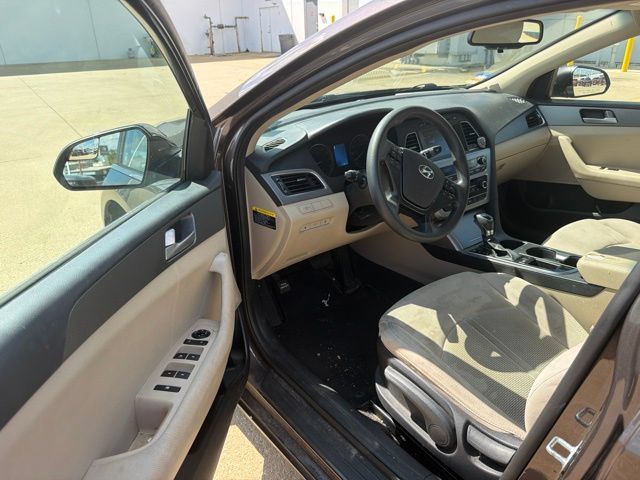 Used 2016 Hyundai Sonata SE w/ Cargo Package FWD image 7
