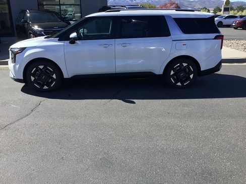 New 2026 Kia Carnival EX image 3