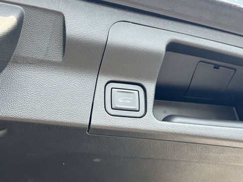 Used 2019 GMC Acadia SLT w/ Black Edition FWD image 28