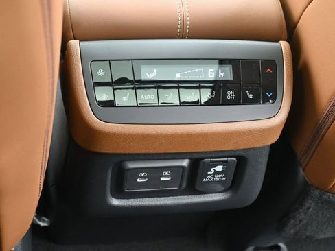 New 2026 Nissan Pathfinder Platinum AWD/4WD image 16