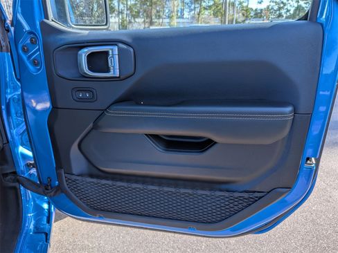 Used 2024 Jeep Wrangler Unlimited Sahara image 32