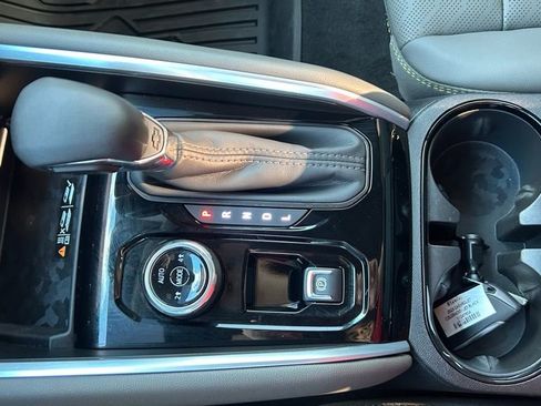 Used 2025 Chevrolet Colorado ZR2 w/ Technology Package image 21