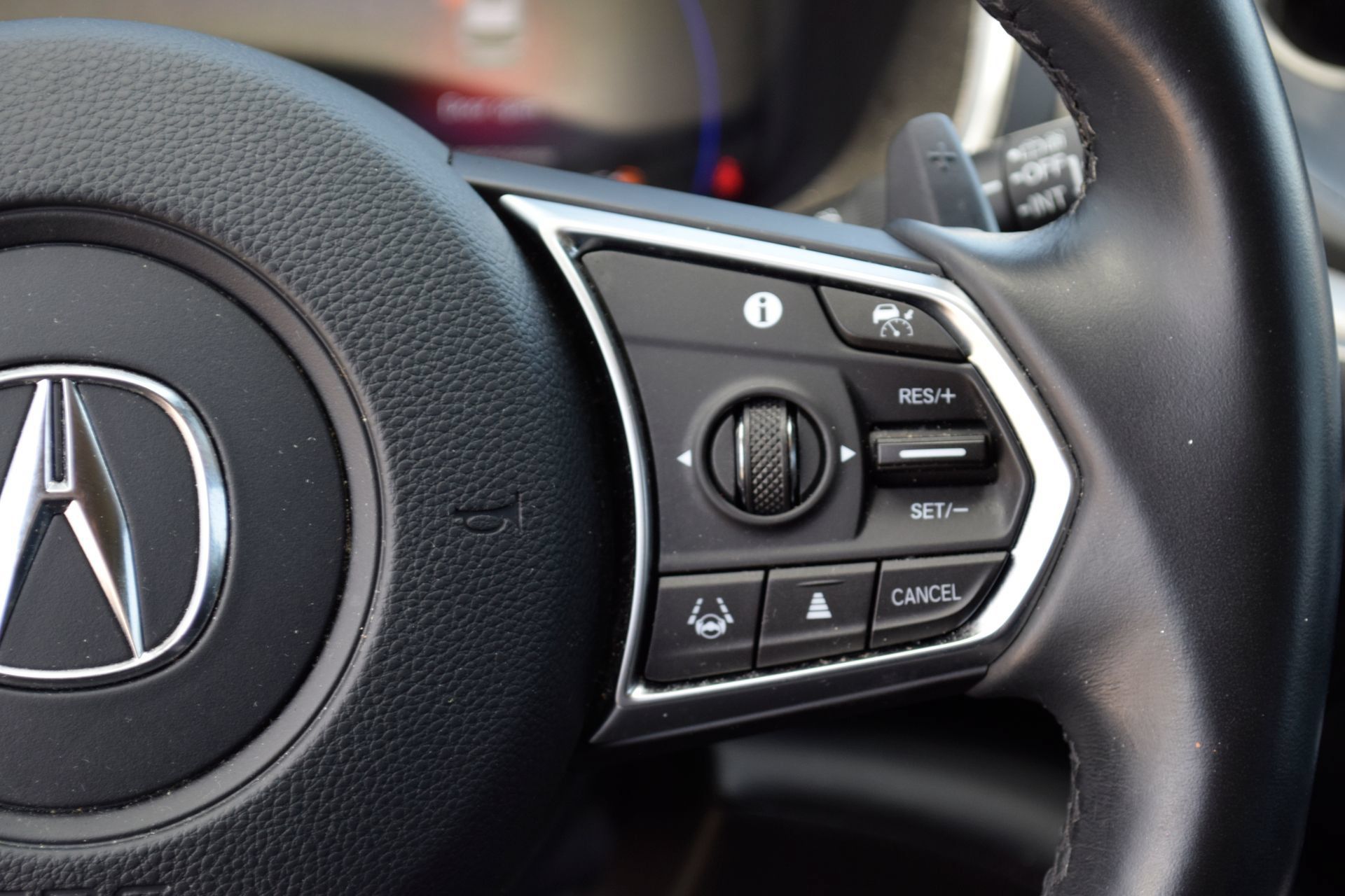 Used 2023 Acura MDX w/ Technology Package FWD image 7