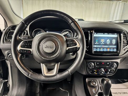 Used 2018 Jeep Compass Limited w/ Navigation Group AWD/4WD image 14