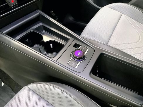 Used 2025 Volkswagen Tiguan SE w/ Panoramic Sunroof Package image 20