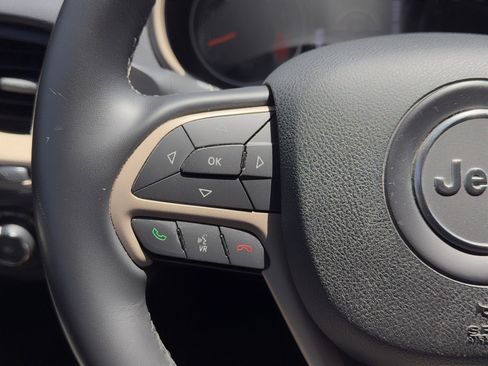 Used 2015 Jeep Cherokee Latitude FWD image 21