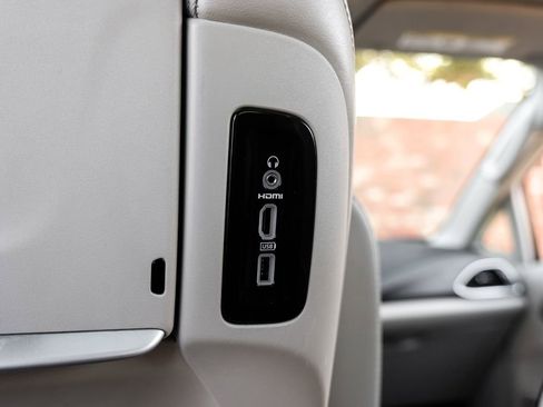 Used 2019 Chrysler Pacifica Limited w/ Advanced Safetytec Group image 41