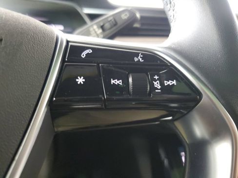 Used 2023 Audi e-tron Premium Plus w/ Premium Plus Package AWD/4WD image 26