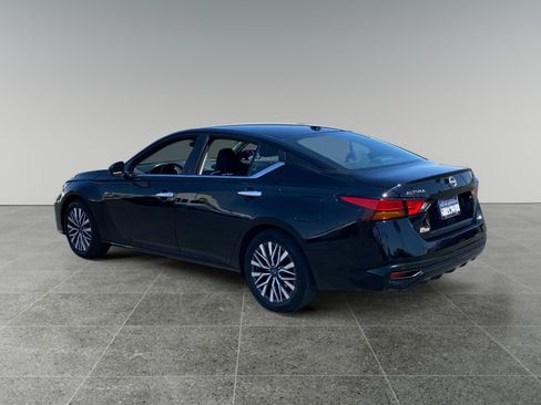 Used 2025 Nissan Altima 2.5 SV FWD image 3