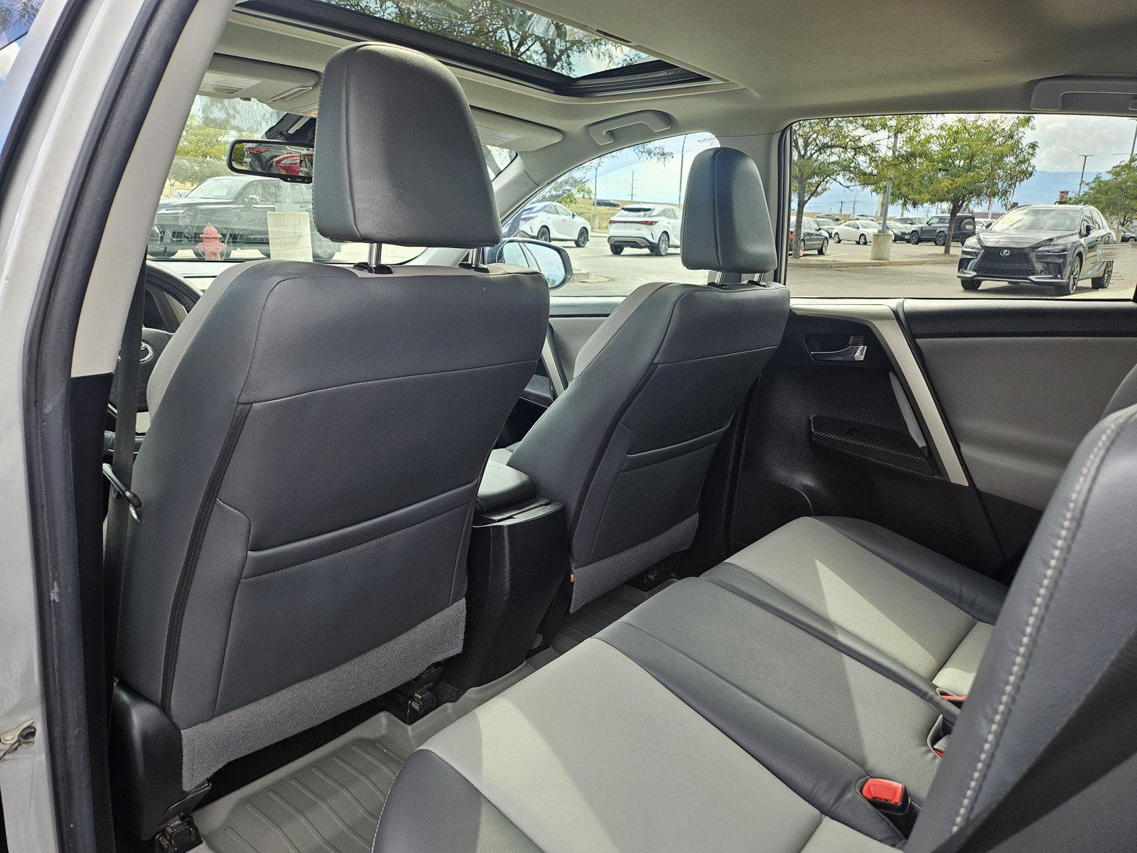 Used 2015 Toyota RAV4 Limited w/ Technology Package FWD image 15