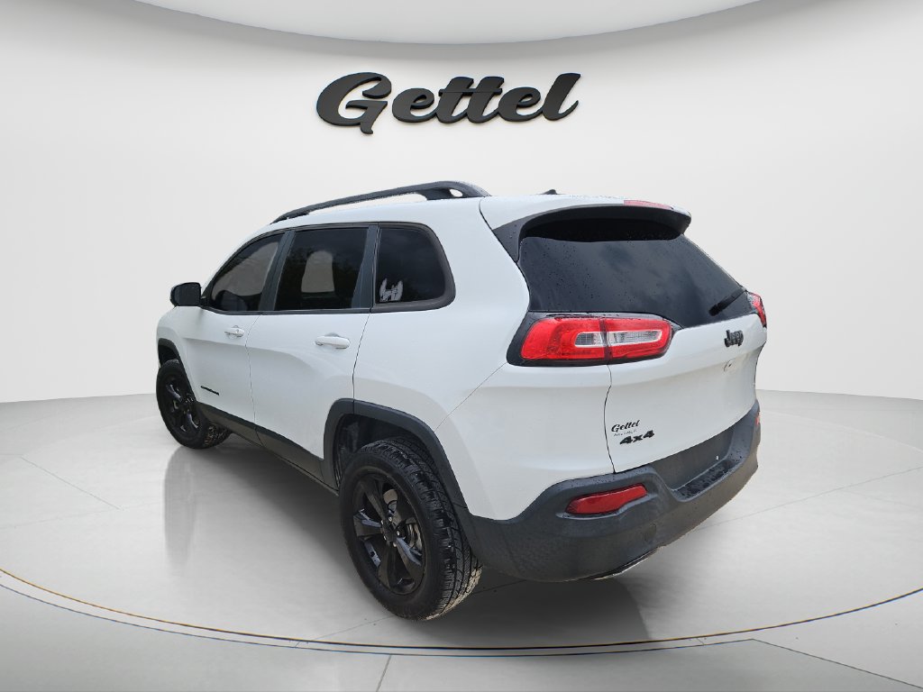 Used 2016 Jeep Cherokee Latitude w/ Cold Weather Group AWD/4WD image 1