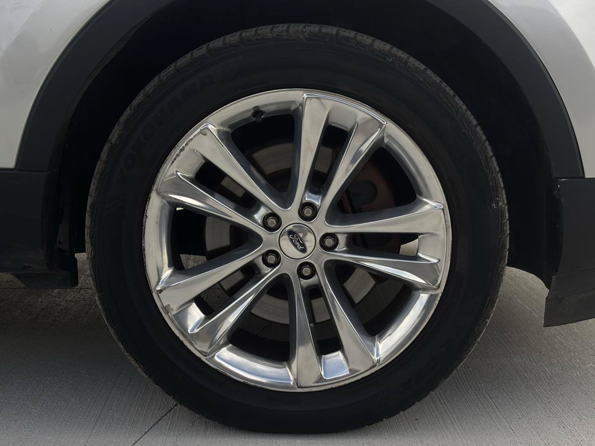 Used 2019 Ford Explorer XLT w/ Equipment Group 202A AWD/4WD image 27