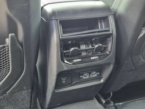 Used 2025 Jeep Grand Cherokee Altitude AWD/4WD image 25