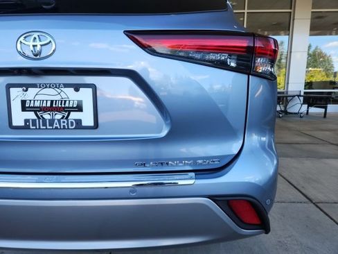 Certified 2024 Toyota Highlander Platinum AWD/4WD image 13