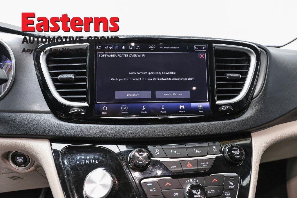 Used 2023 Chrysler Pacifica Touring-L FWD image 14