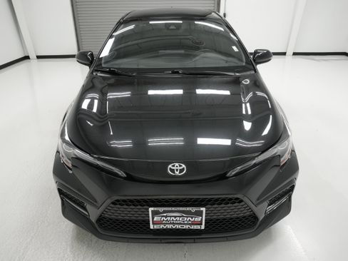 Used 2022 Toyota Corolla SE FWD image 2