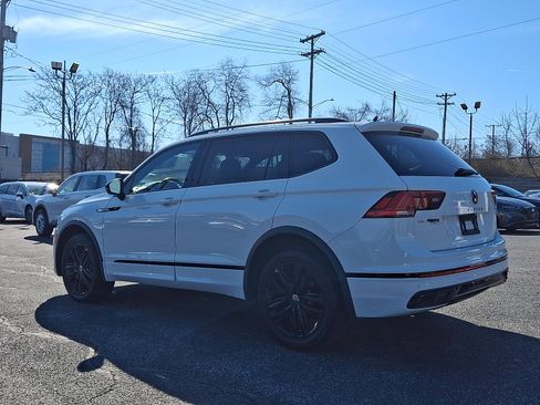 Used 2022 Volkswagen Tiguan SE R-Line AWD/4WD image 4