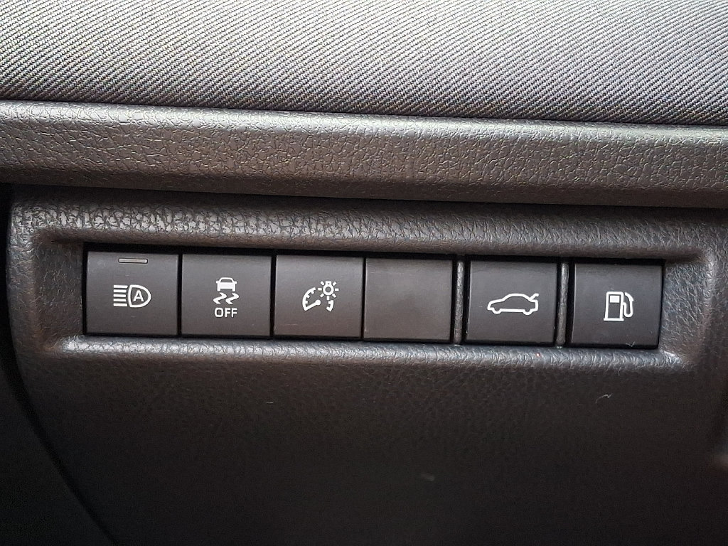 Used 2025 Toyota Camry LE w/ Convenience Package FWD image 30