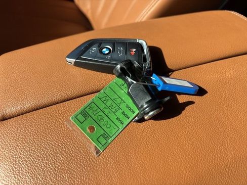 Used 2022 BMW X7 M50i image 28