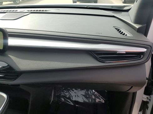 Used 2025 Buick Enclave Preferred w/ Power Package image 36