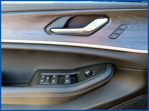 New 2025 Jeep Grand Cherokee Limited image 11