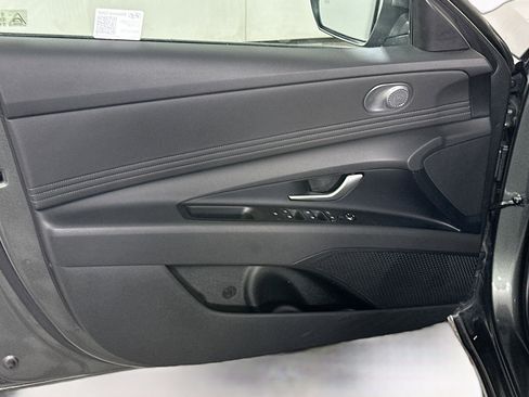 Used 2025 Hyundai Elantra SEL image 15