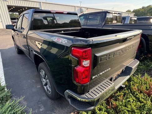 Used 2024 Chevrolet Silverado 1500 LT AWD/4WD image 7