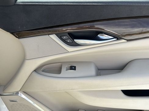 Used 2018 Cadillac Escalade Luxury AWD/4WD image 43