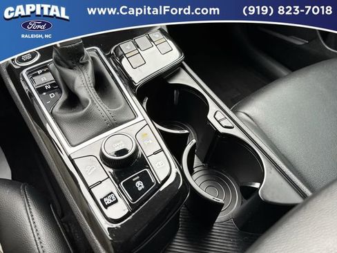 Used 2023 Kia Sportage EX image 29