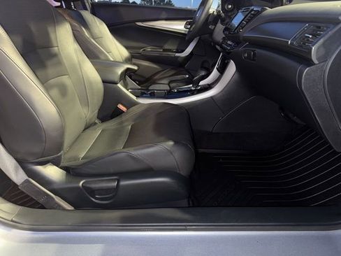 Used 2017 Honda Accord Touring image 14