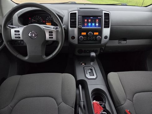 Used 2021 Nissan Frontier SV w/ Midnight Edition Floor Mats RWD image 11