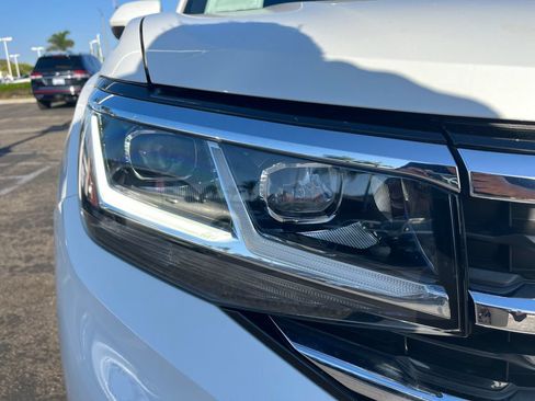 Used 2023 Volkswagen Atlas Cross Sport SE FWD image 35