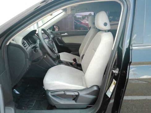 Used 2021 Volkswagen Tiguan S FWD image 17