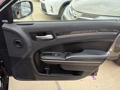 Used 2020 Chrysler 300 Limited RWD image 21