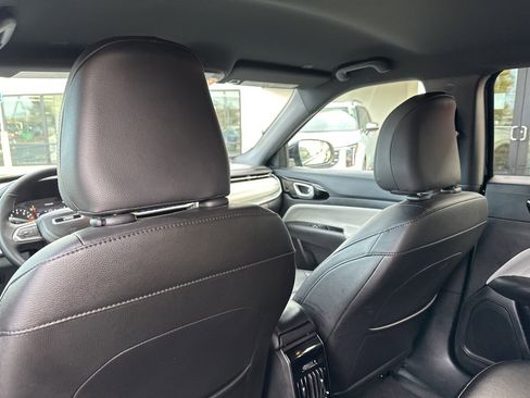 Used 2024 Jeep Compass Limited image 21