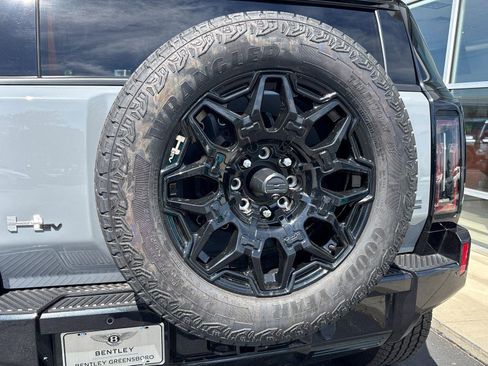 Used 2025 GMC Hummer EV 2X AWD/4WD image 37