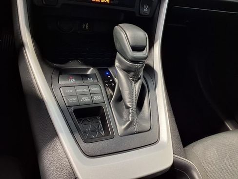 Used 2025 Toyota RAV4 XLE AWD/4WD image 14