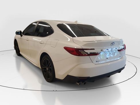 Used 2025 Toyota Camry SE image 5