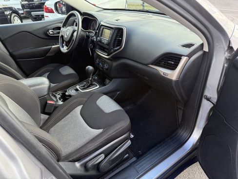 Used 2018 Jeep Cherokee Latitude image 13