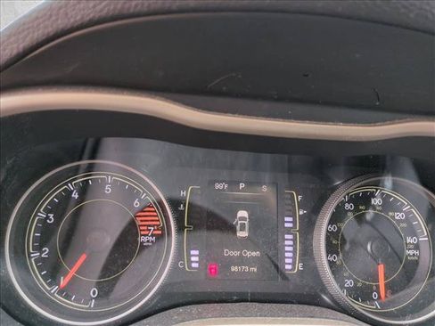 Used 2016 Jeep Cherokee Latitude AWD/4WD image 11