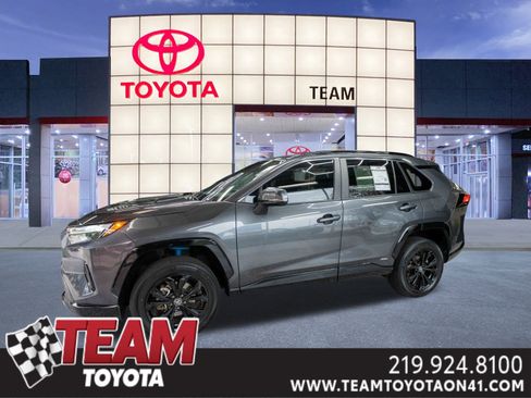 Used 2023 Toyota RAV4 SE image 1
