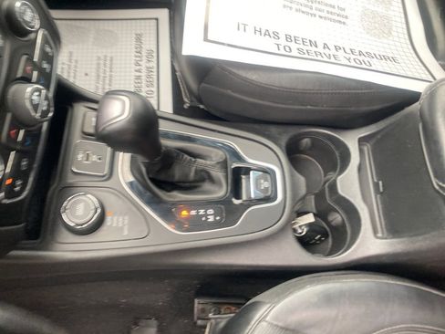 Used 2020 Jeep Cherokee Limited AWD/4WD image 34