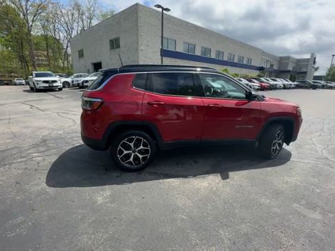 Used 2025 Jeep Compass Limited AWD/4WD image 10